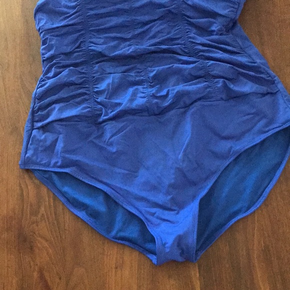 Byron Bay size 16 swimsuit w inset bra, adjustable straps & gathered front - Picture 3 of 8